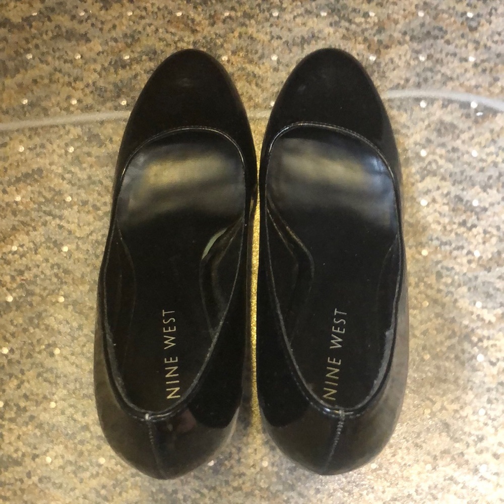 Nine West size 8 shiny black heel